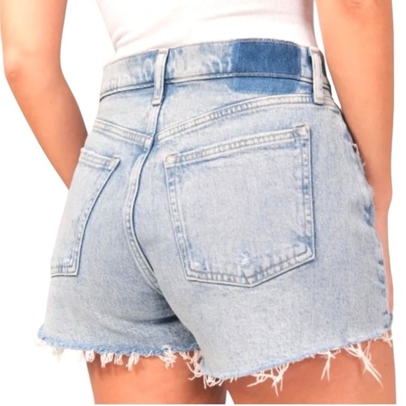 Abercrombie & Fitch Curve Love Mom Short Mid Rise Light Wash Denim Shorts NWT 36 - Picture 3 of 11